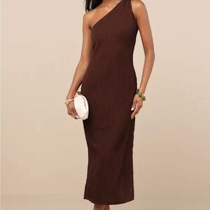 Lulu’s Aristea Brown Textured One-Shoulder Midi Dress